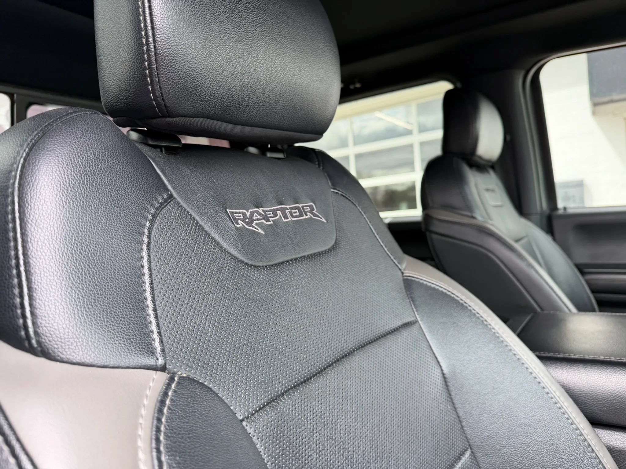 Used 2018 Ford F150 Raptor w/ Equipment Group 802A Luxury AWD/4WD image 16