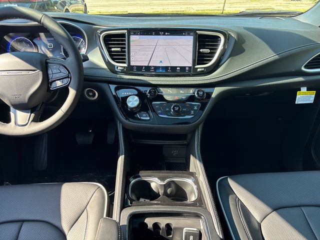 New 2027 Chrysler Pacifica Limited w/ Family Tech Group FWD image 11