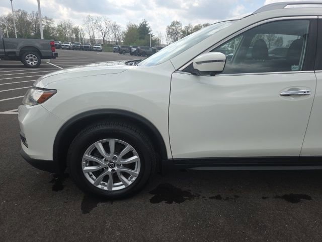 Used 2017 Nissan Rogue SV w/ SV Premium Package AWD/4WD image 16