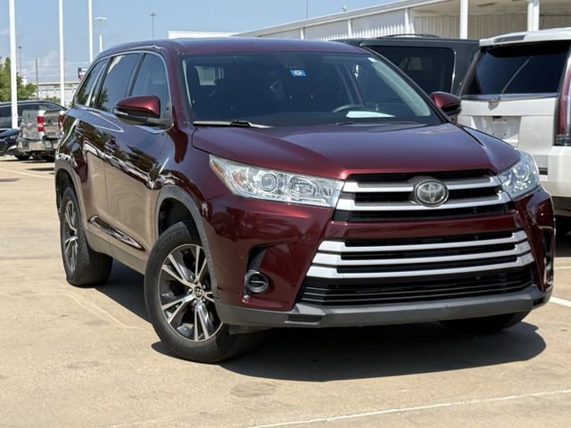 Used 2019 Toyota Highlander LE FWD image 2