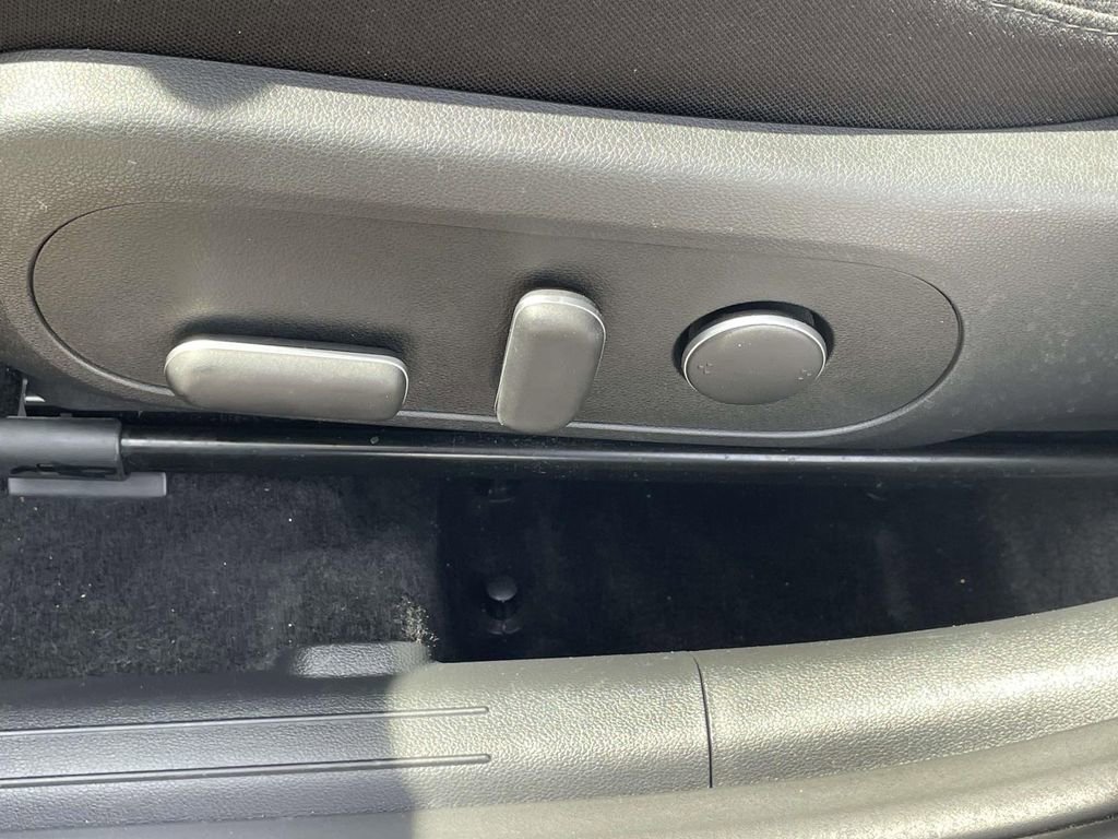 Used 2025 Hyundai Kona SEL FWD image 13