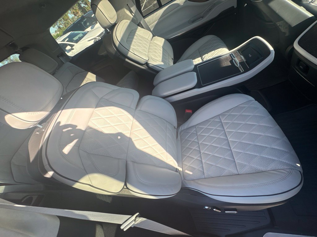 Used 2026 Lincoln Navigator Black Label w/ Black Label Special Edition AWD/4WD image 25