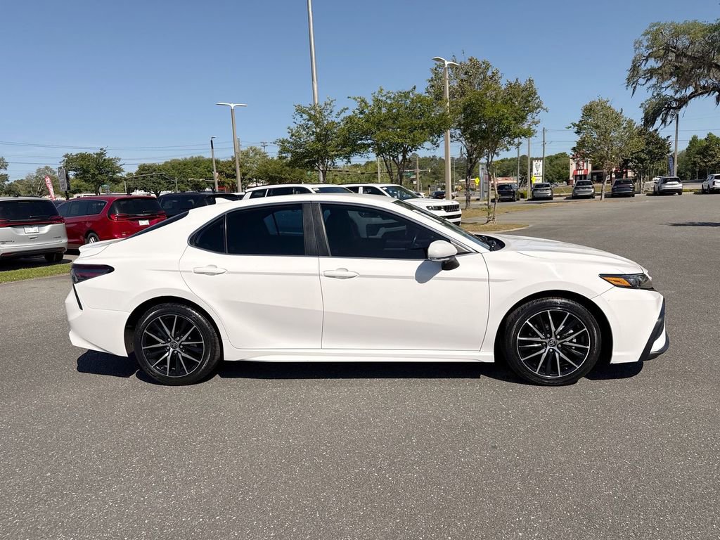 Used 2023 Toyota Camry SE FWD image 2