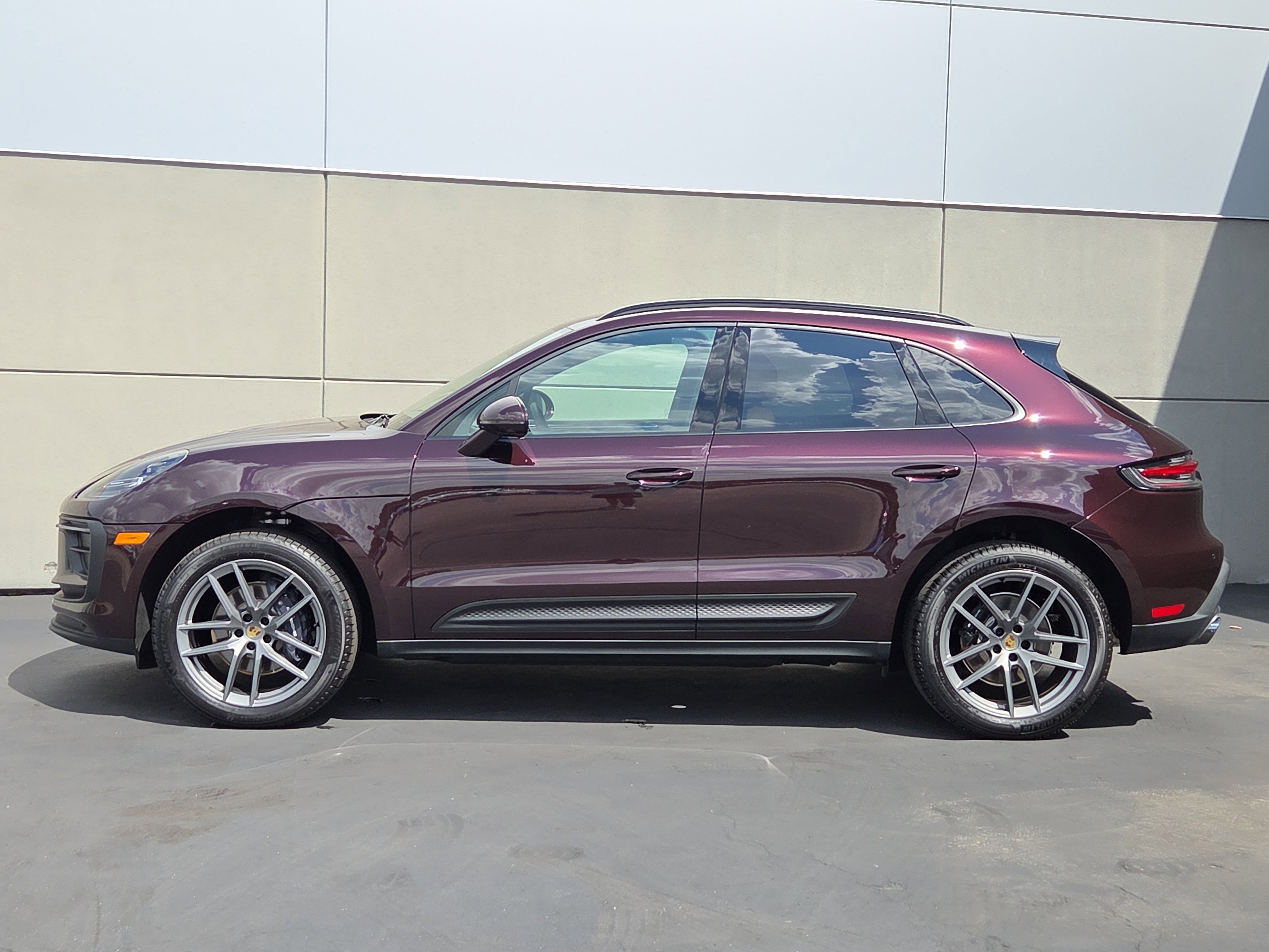Used 2025 Porsche Macan AWD/4WD image 2