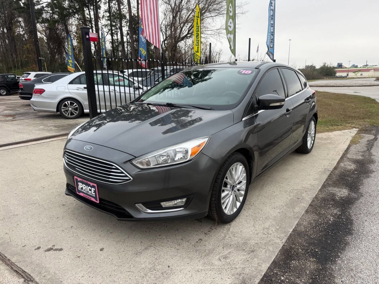 Used 2018 Ford Focus Titanium image 2