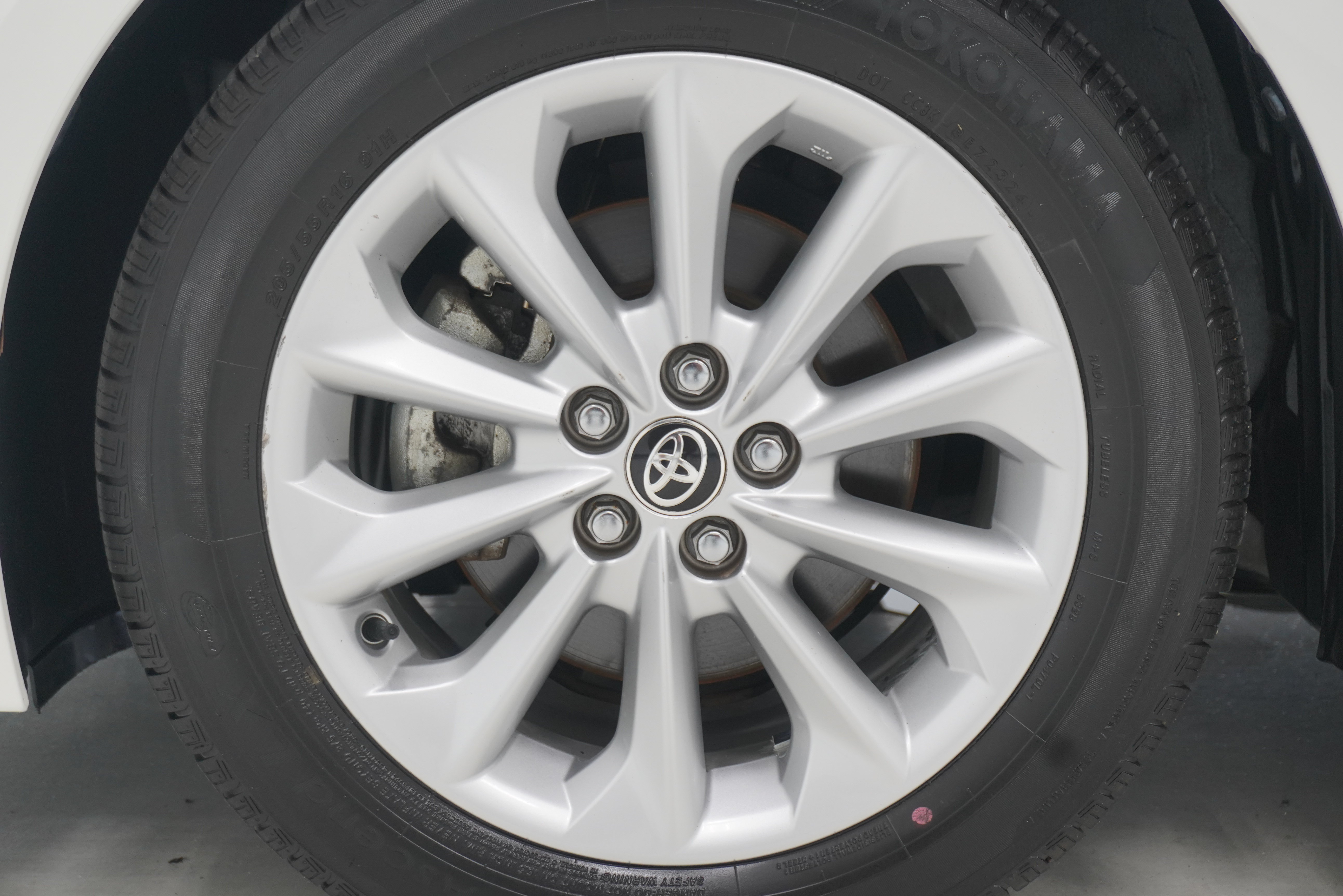 Used 2020 Toyota Corolla XLE FWD image 25