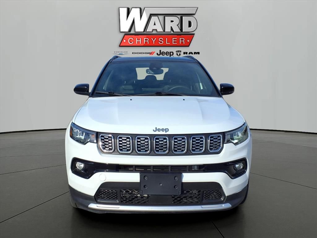 Used 2025 Jeep Compass Limited image 17