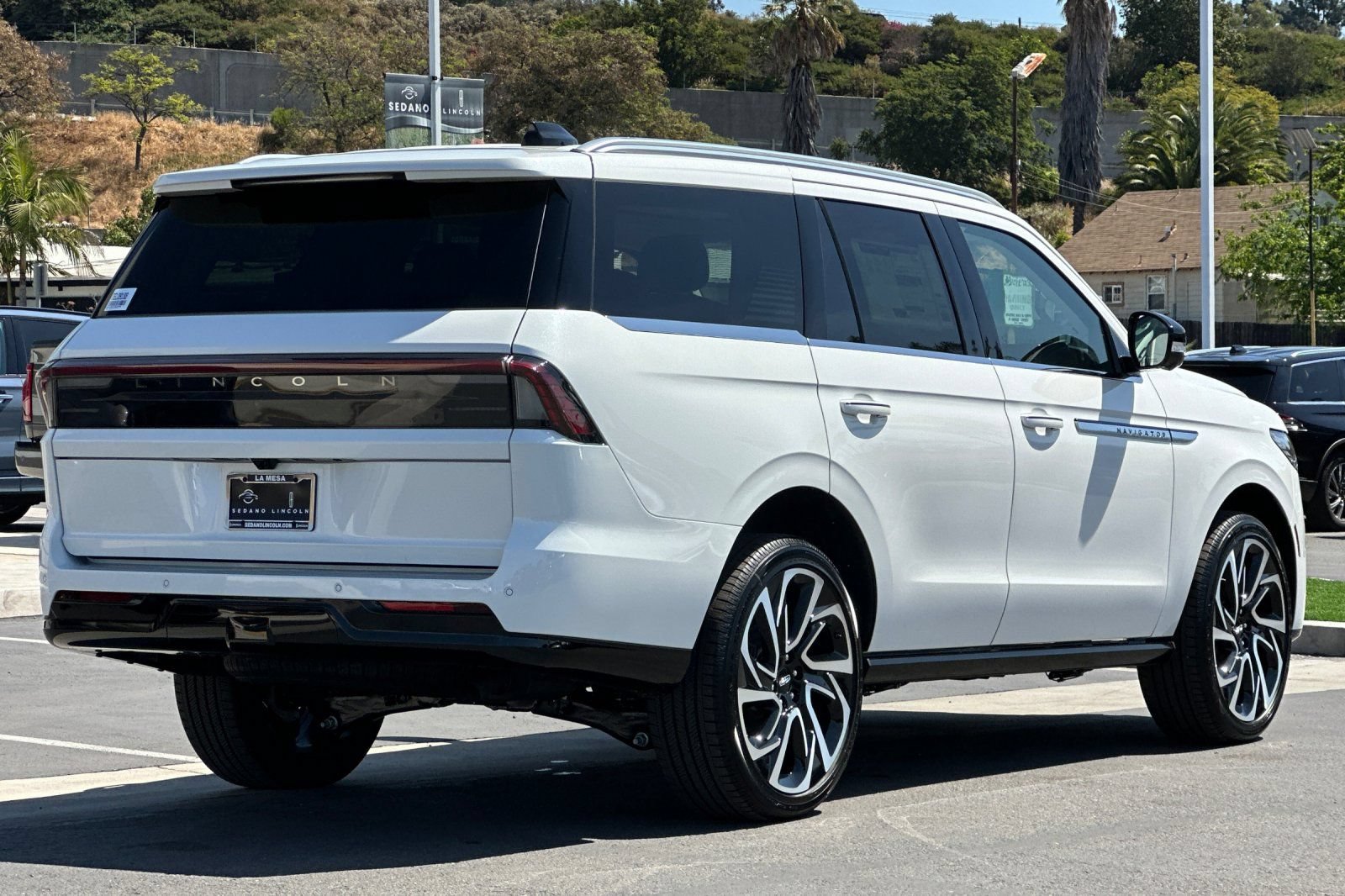 New 2026 Lincoln Navigator Reserve AWD/4WD image 3