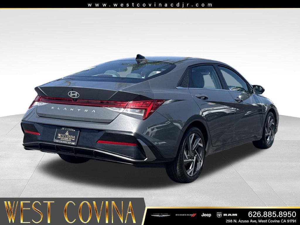 Used 2025 Hyundai Elantra SEL FWD image 11