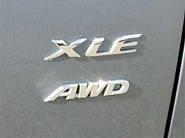 Used 2024 Toyota Corolla Cross XLE image 32