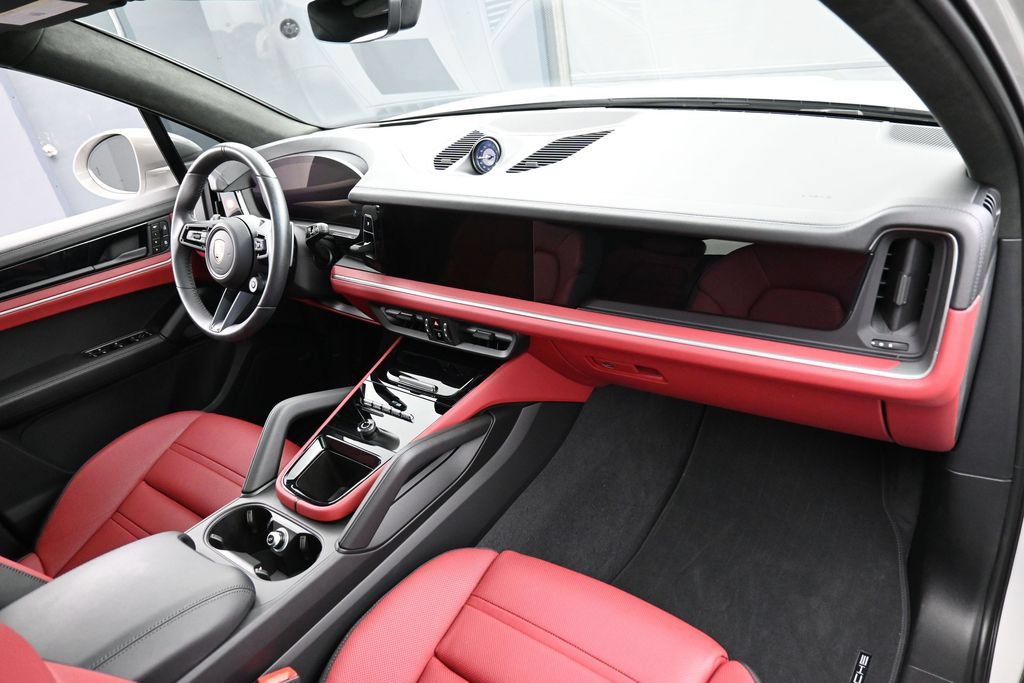 Certified 2025 Porsche Cayenne GTS AWD/4WD image 32