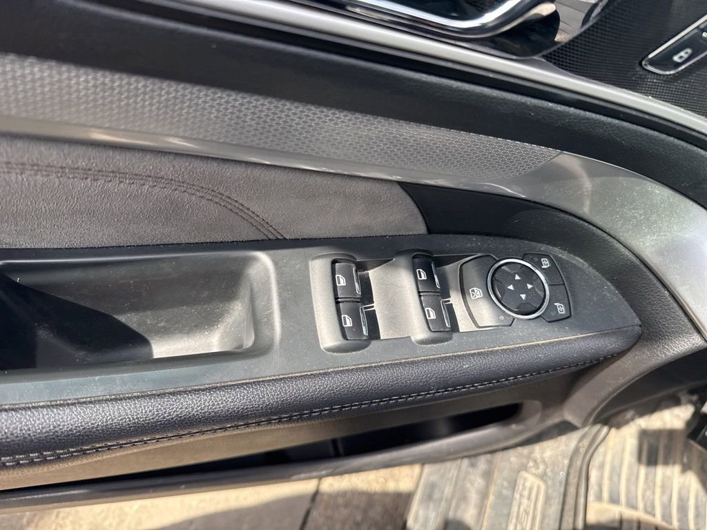Used 2017 Ford Explorer XLT w/ Equipment Group 202A AWD/4WD image 9
