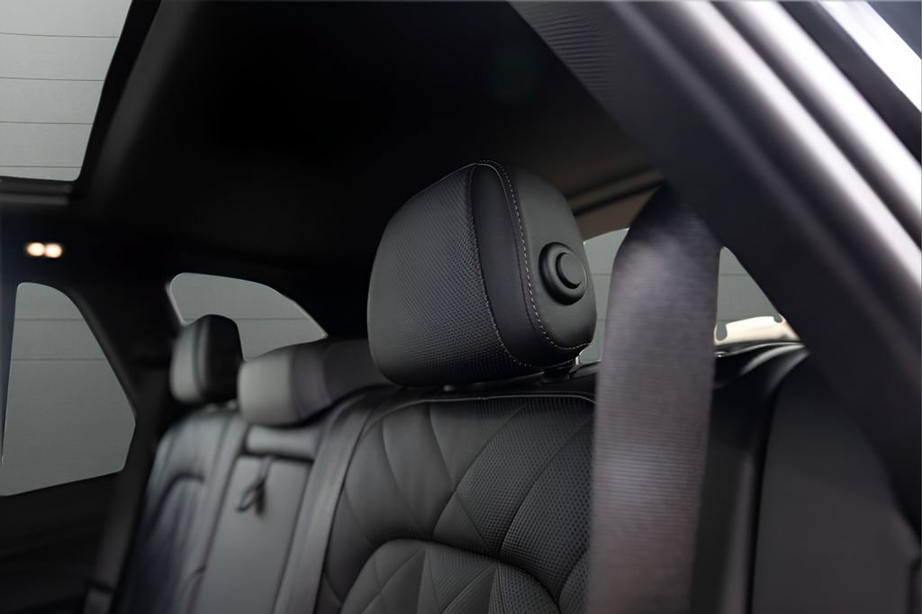 Used 2023 BMW X5 M50i w/ Climate Comfort Package AWD/4WD image 55