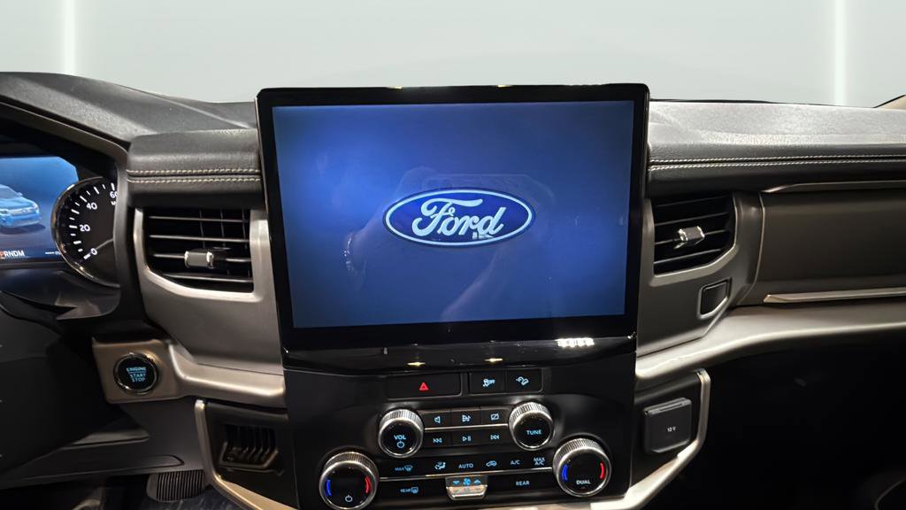 Used 2023 Ford Expedition XLT image 18