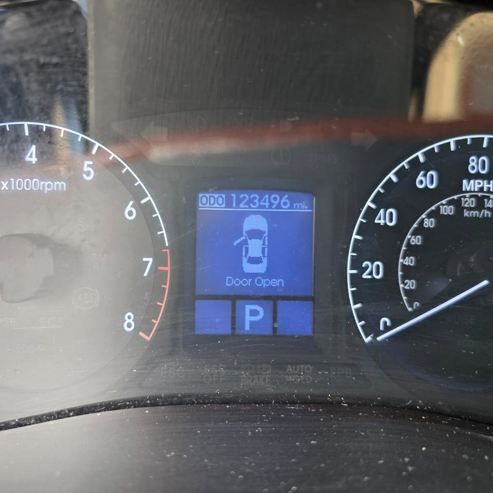 Used 2013 Hyundai Genesis 3.8 image 16