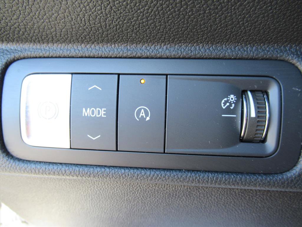 Used 2025 Chevrolet Traverse LT image 23