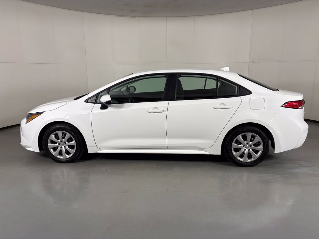 Used 2025 Toyota Corolla LE FWD image 5