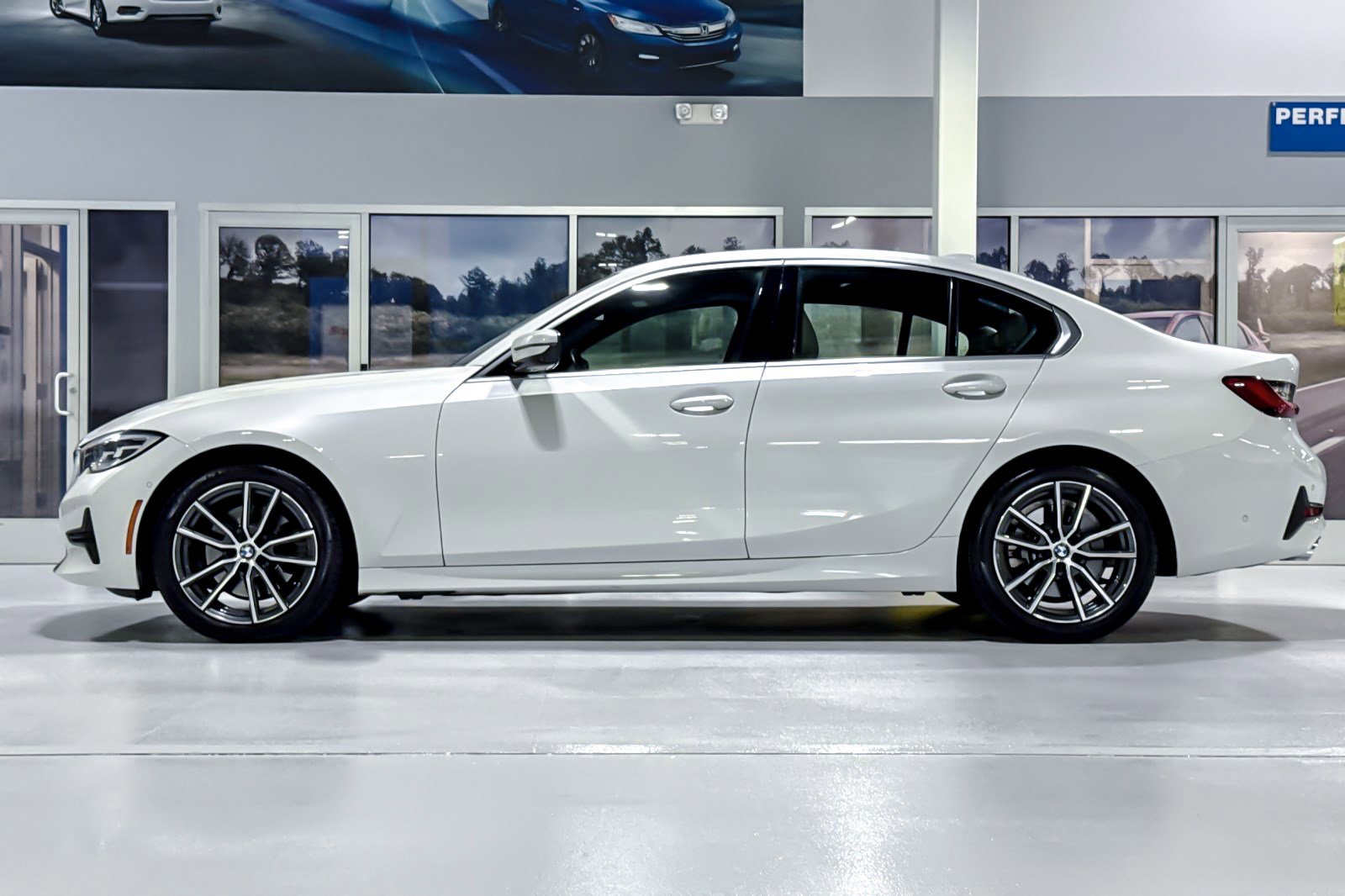 Used 2021 BMW 330i Sedan w/ Premium Package RWD image 2