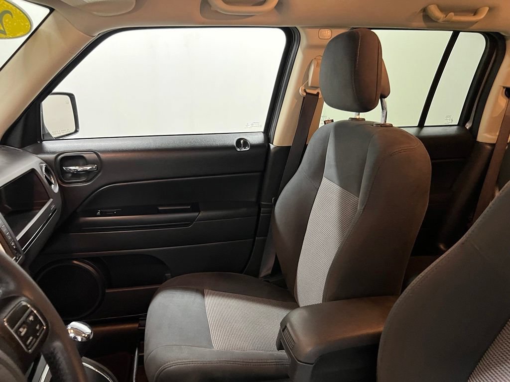 Used 2016 Jeep Patriot Latitude AWD/4WD image 25