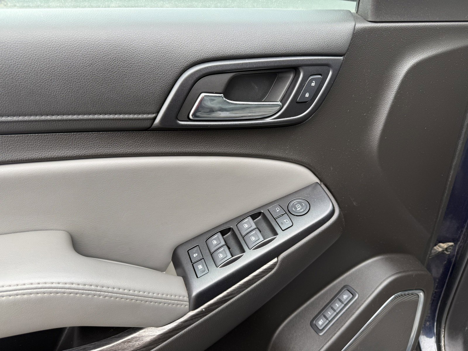 Used 2018 Chevrolet Tahoe LT image 17