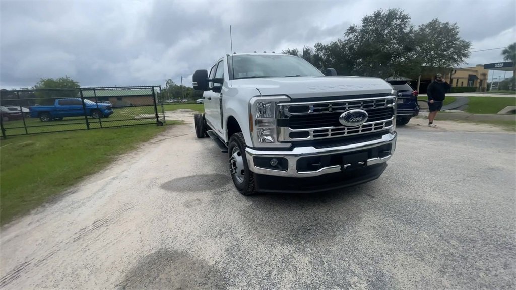New 2026 Ford F350 XL w/ XL Chrome Package image 3
