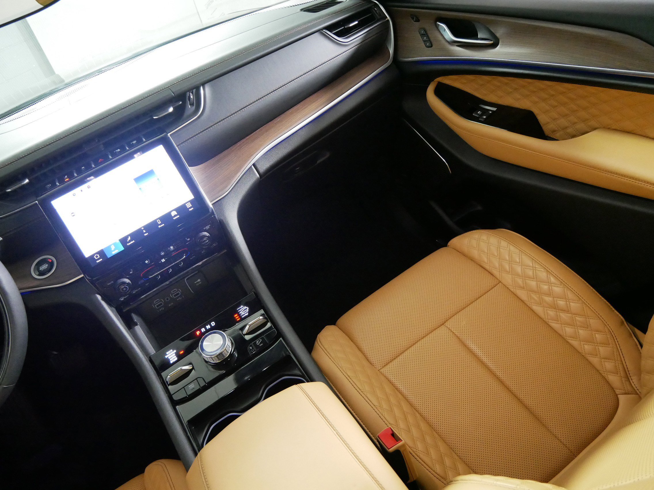 Used 2023 Jeep Grand Cherokee Summit w/ Luxury Tech Group V image 11