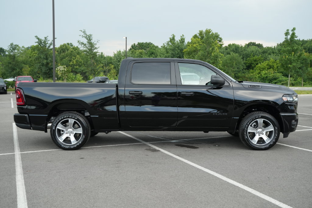 New 2026 RAM 1500 Express AWD/4WD image 8