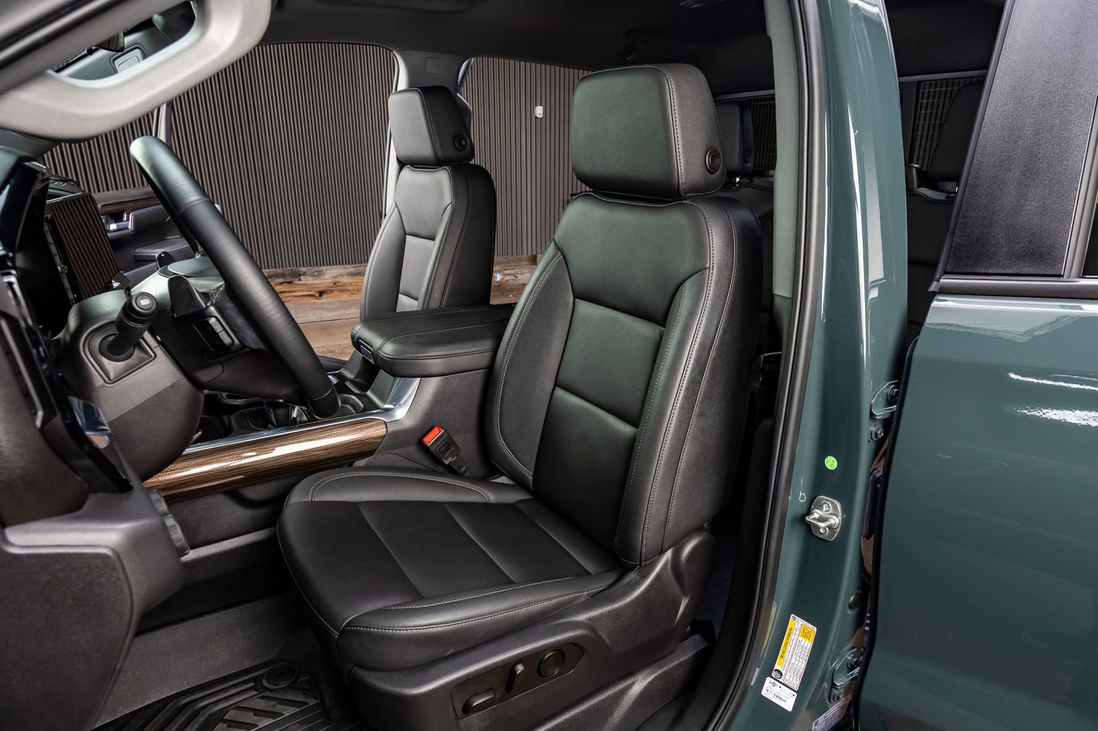Used 2025 Chevrolet Silverado 1500 LT Trail Boss w/ Convenience Package II image 31