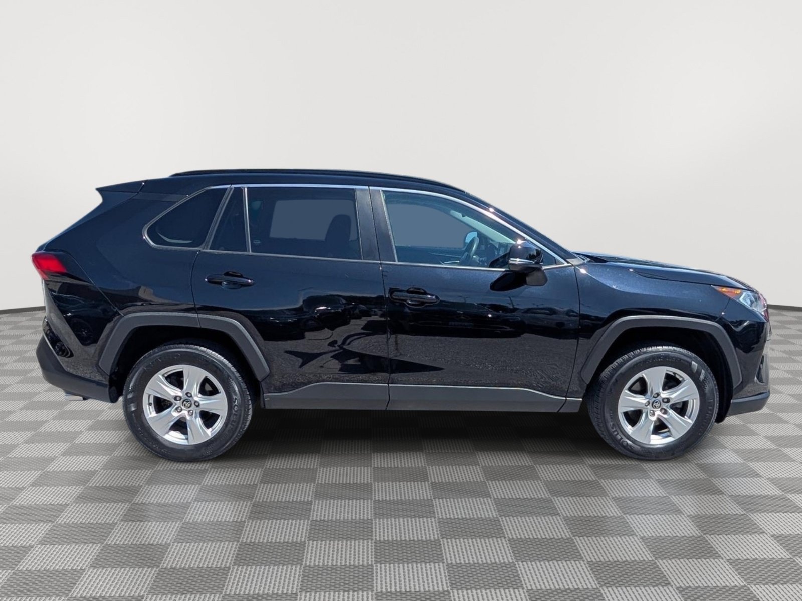 Used 2021 Toyota RAV4 XLE w/ Convenience Package AWD/4WD image 6