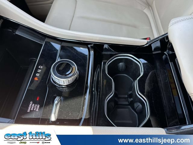 Used 2023 Jeep Grand Cherokee Limited AWD/4WD image 38