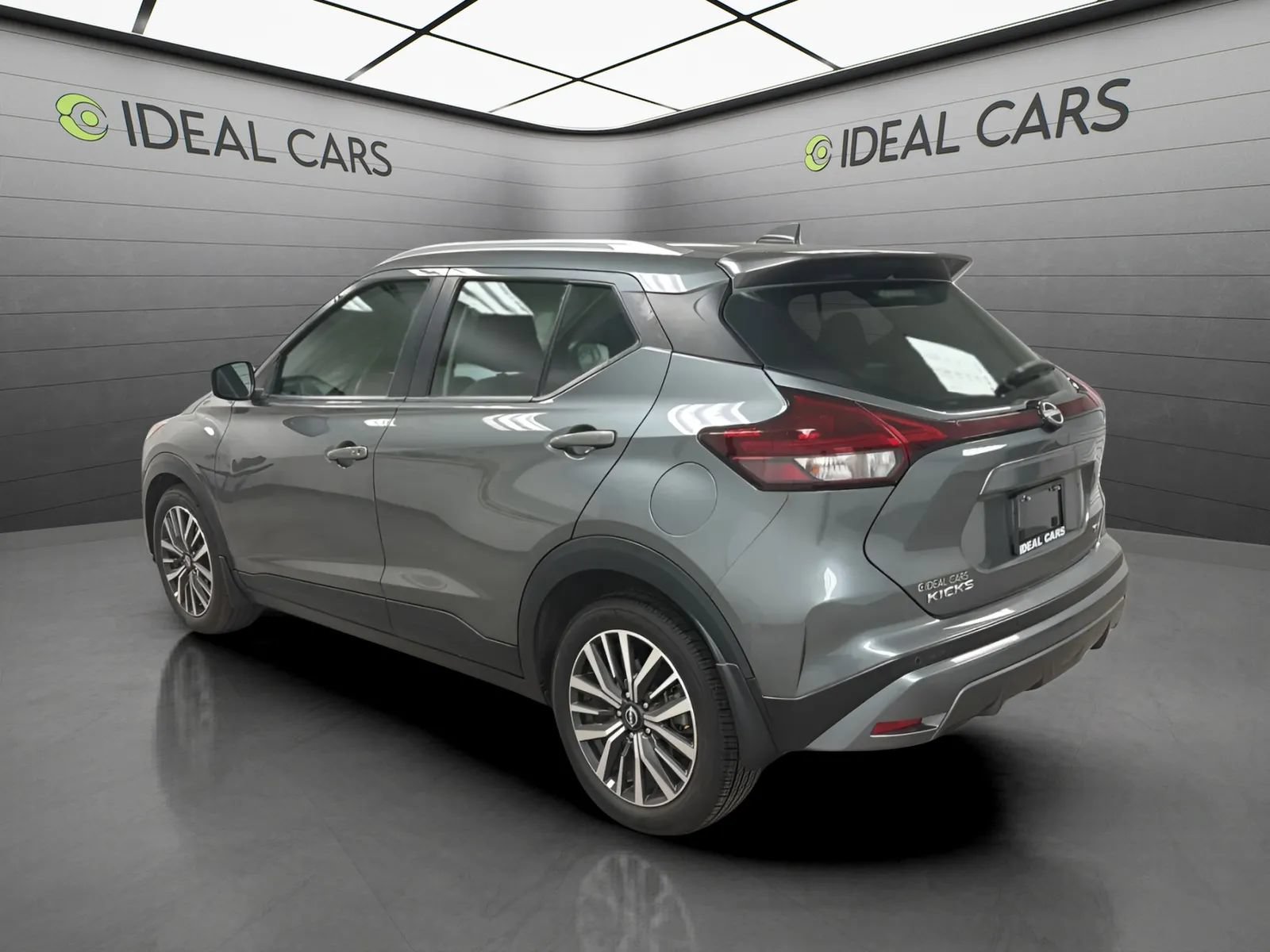 Used 2022 Nissan Kicks SV FWD image 7