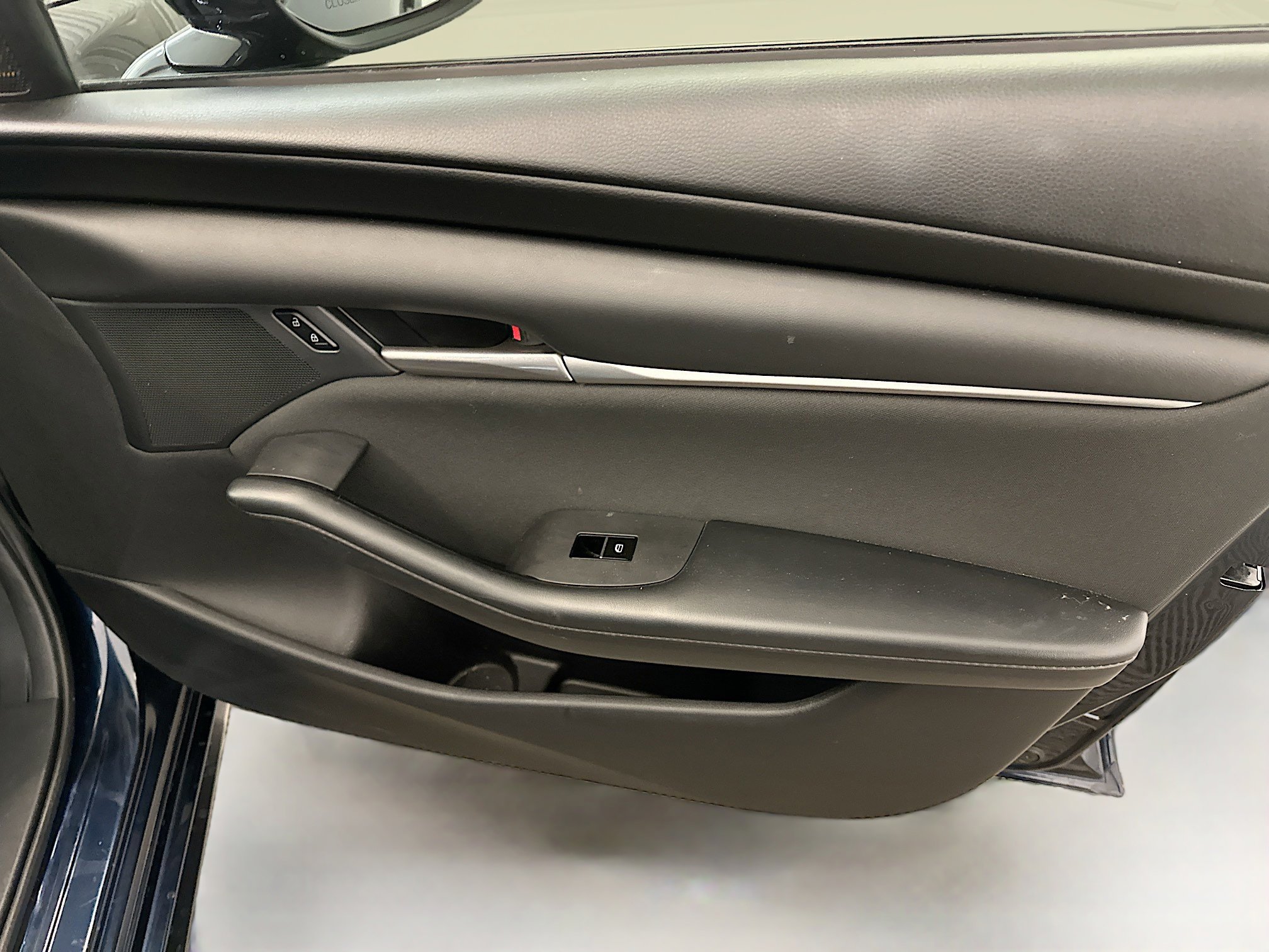 Used 2025 MAZDA MAZDA3 s image 33