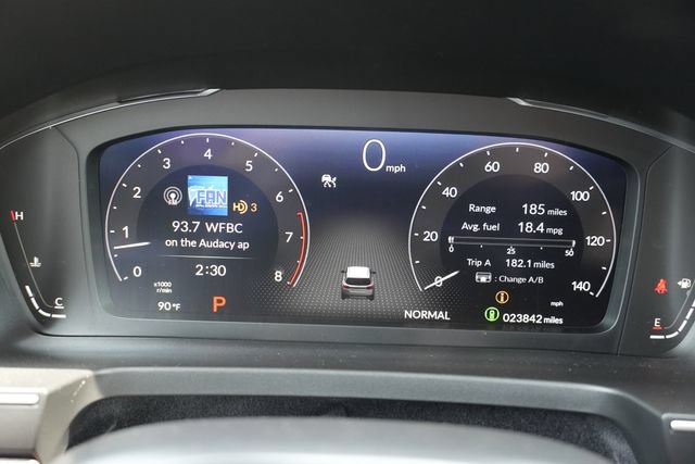 Used 2025 Honda Pilot Elite image 32