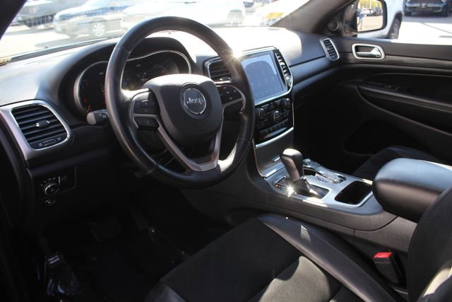 Used 2020 Jeep Grand Cherokee Altitude AWD/4WD image 3