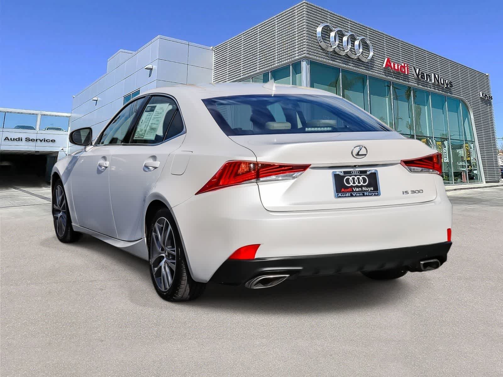 Used 2018 Lexus IS 300 RWD image 2