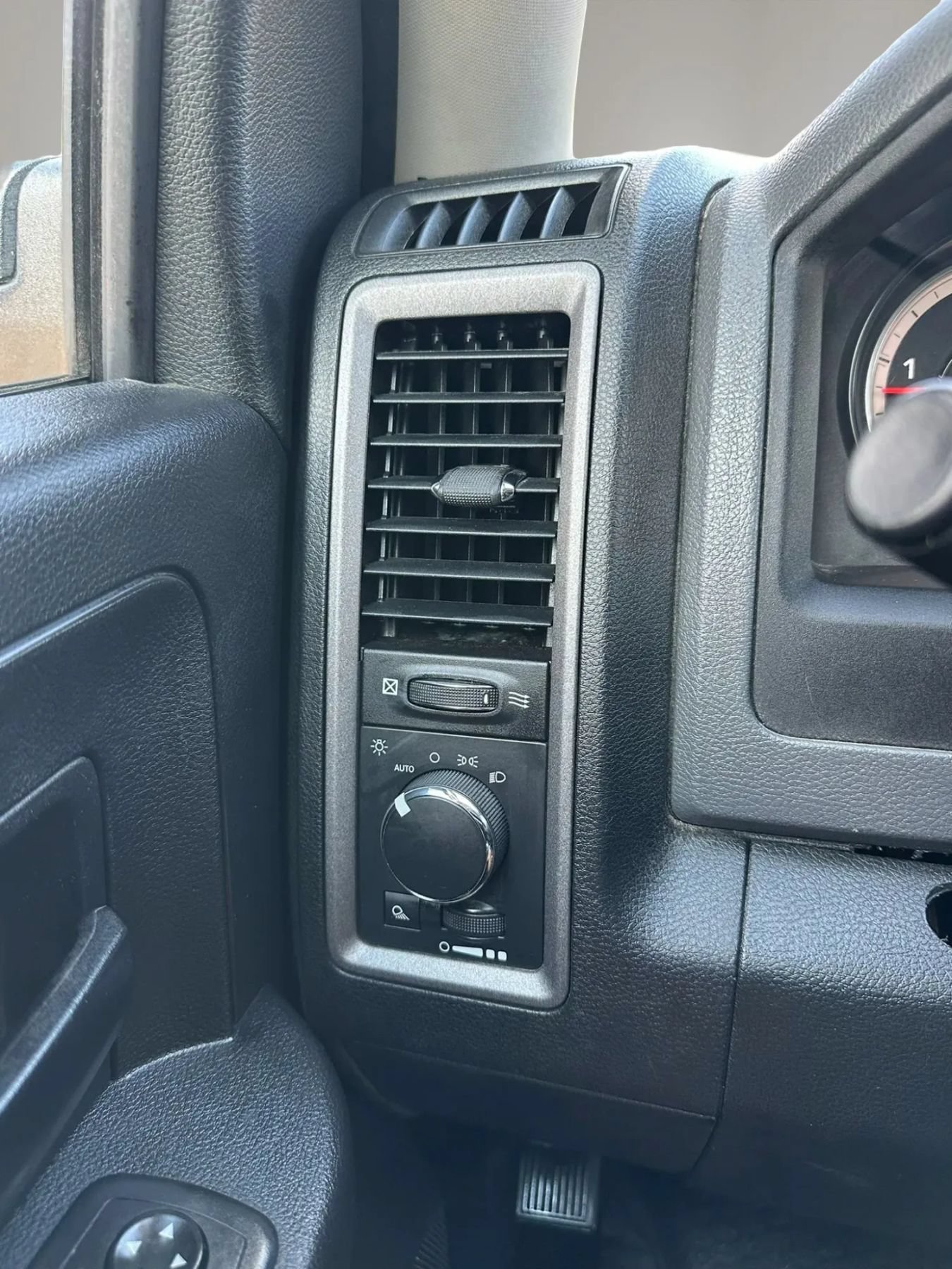 Used 2016 RAM 2500 ST AWD/4WD image 24