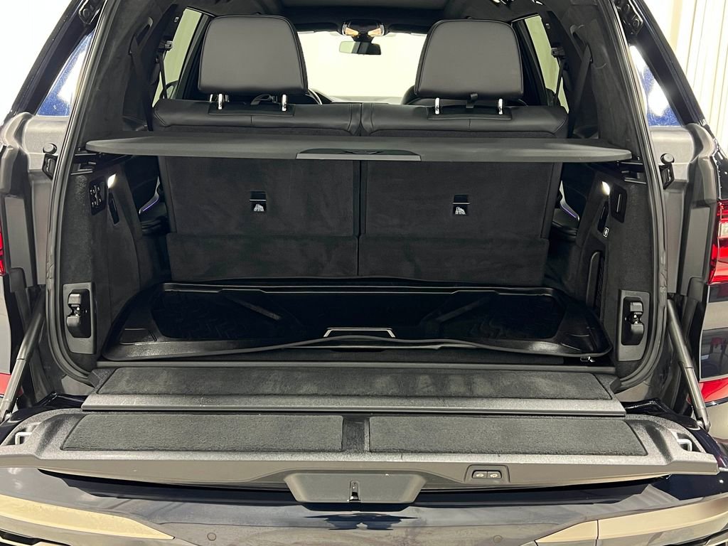 Used 2022 BMW X7 M50i w/ Cold Weather Package image 30