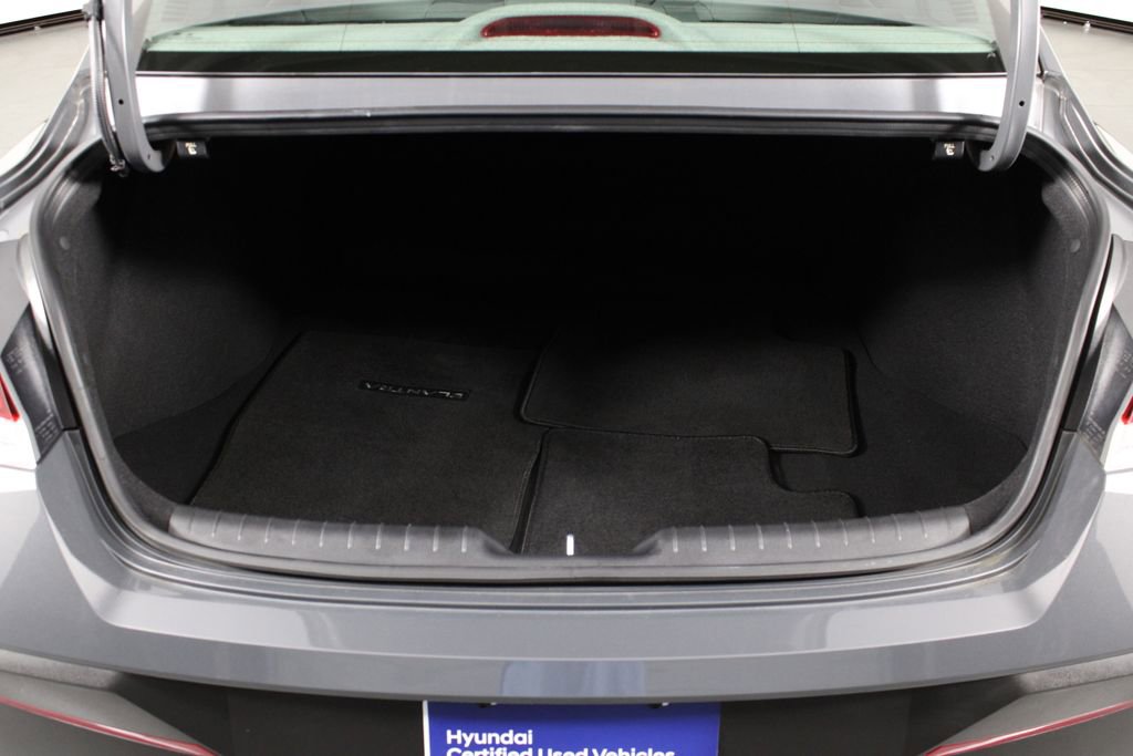 Certified 2025 Hyundai Elantra SE FWD image 18