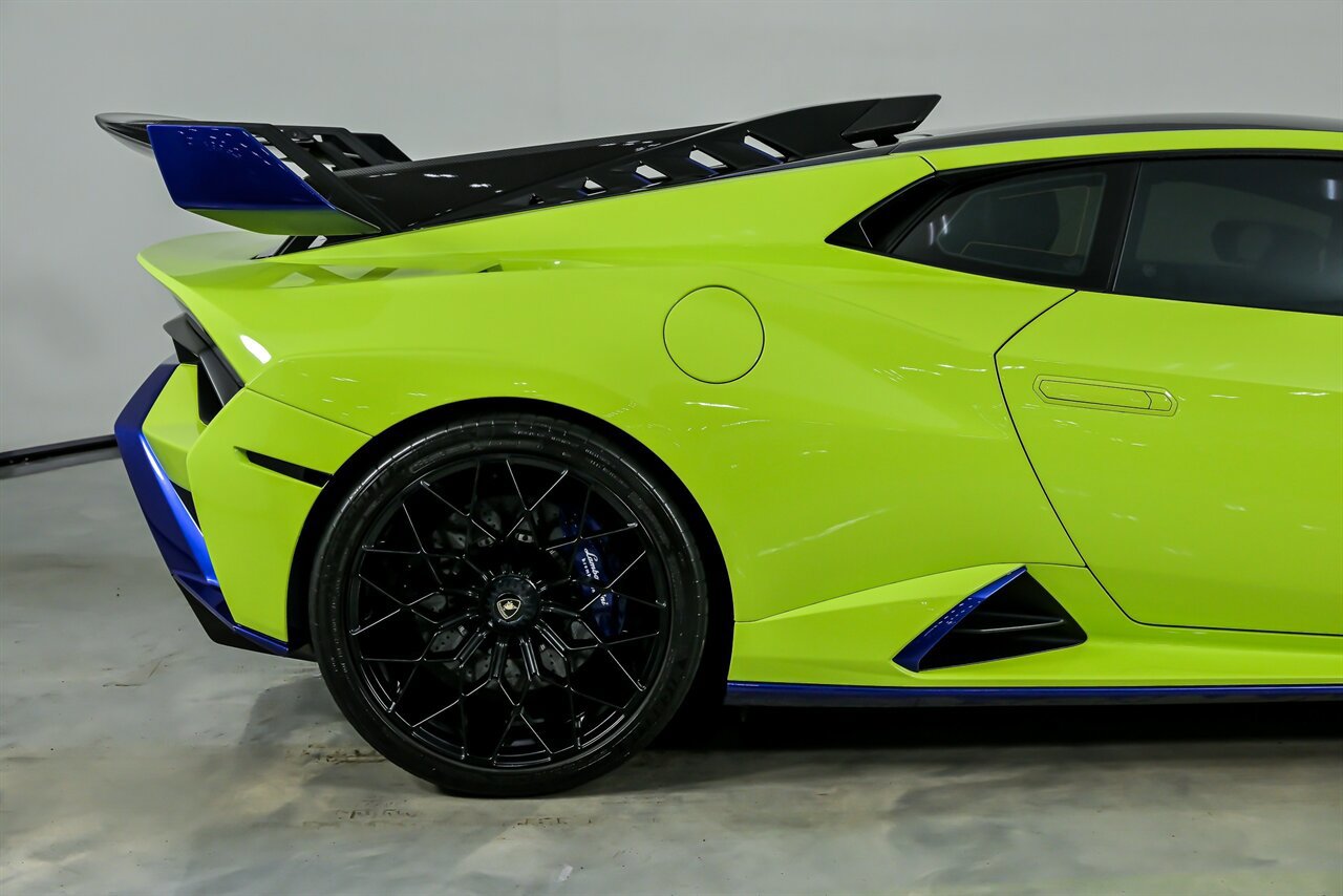 Used 2022 Lamborghini Huracan STO RWD image 13