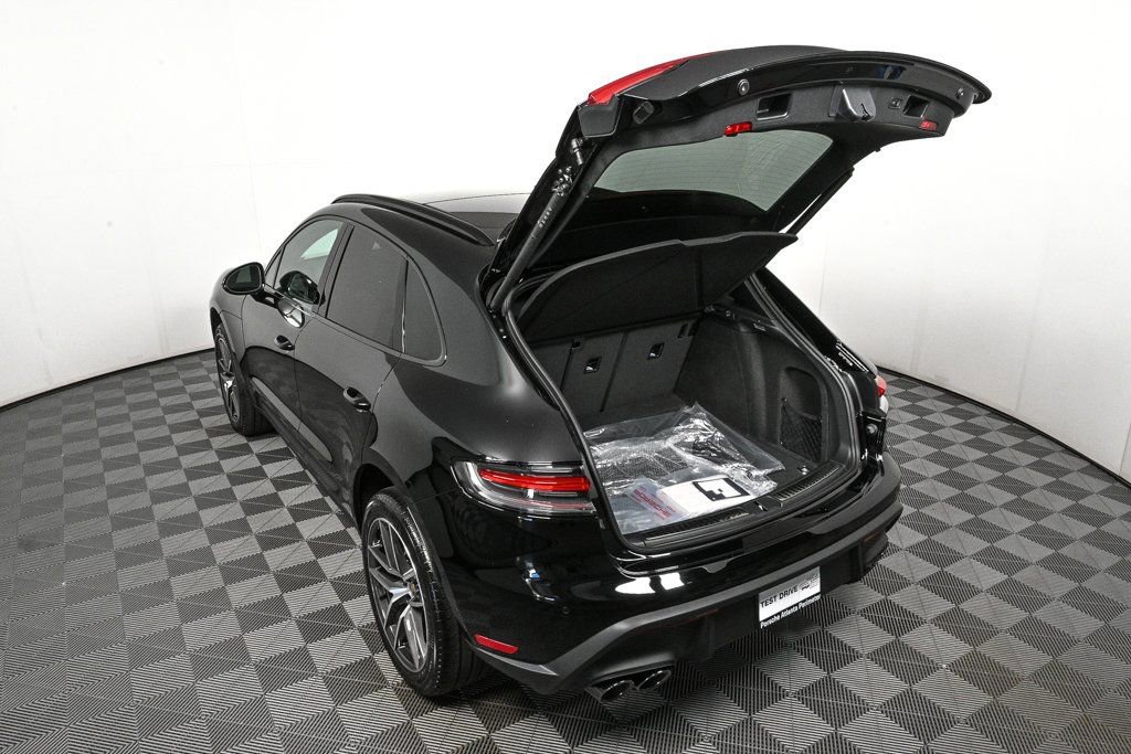 Certified 2026 Porsche Macan AWD/4WD image 33