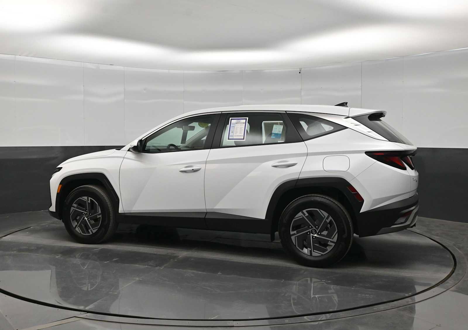 Used 2026 Hyundai Tucson Blue SE w/ Tow & Go Package AWD/4WD image 5
