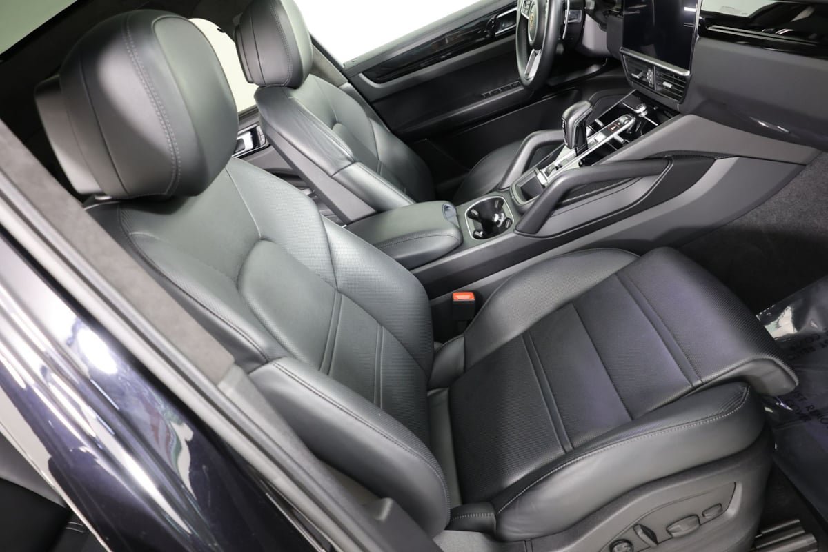 Used 2022 Porsche Cayenne GTS w/ Premium Package Plus AWD/4WD image 41