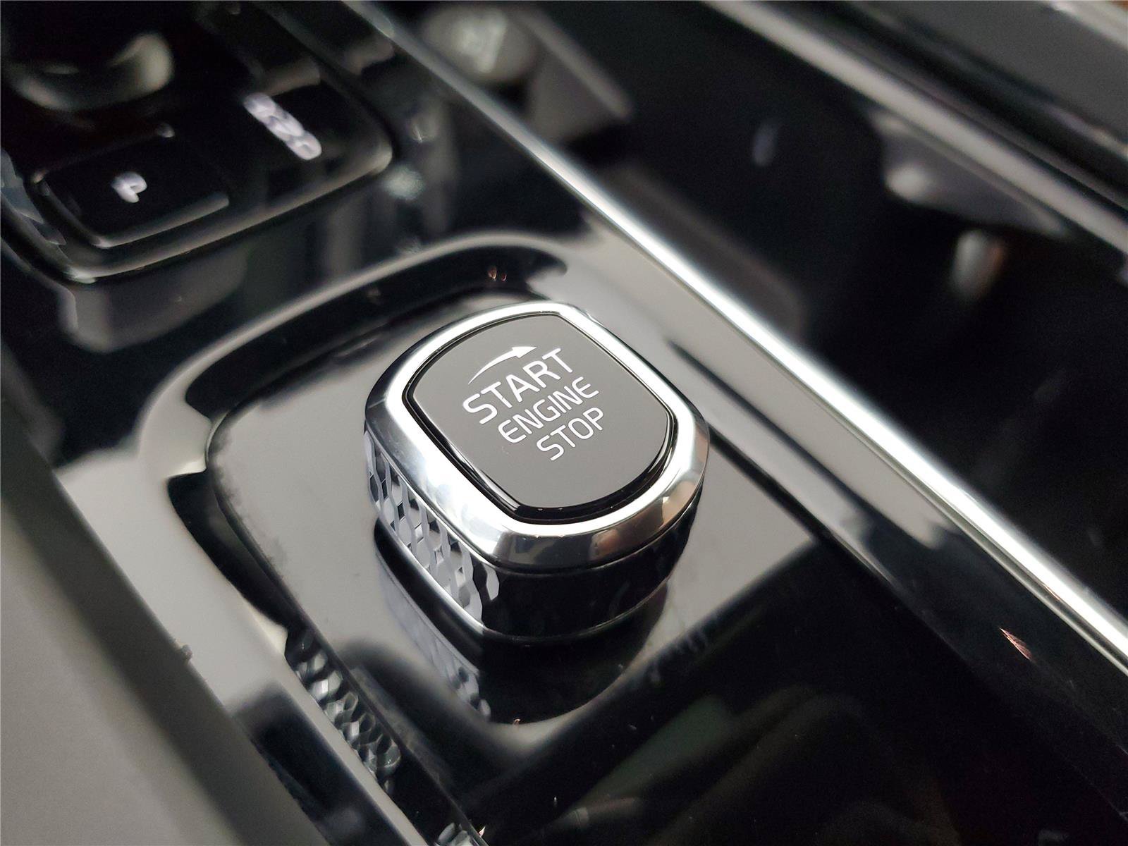 Certified 2023 Volvo XC60 B5 Plus w/ Climate Package FWD image 30