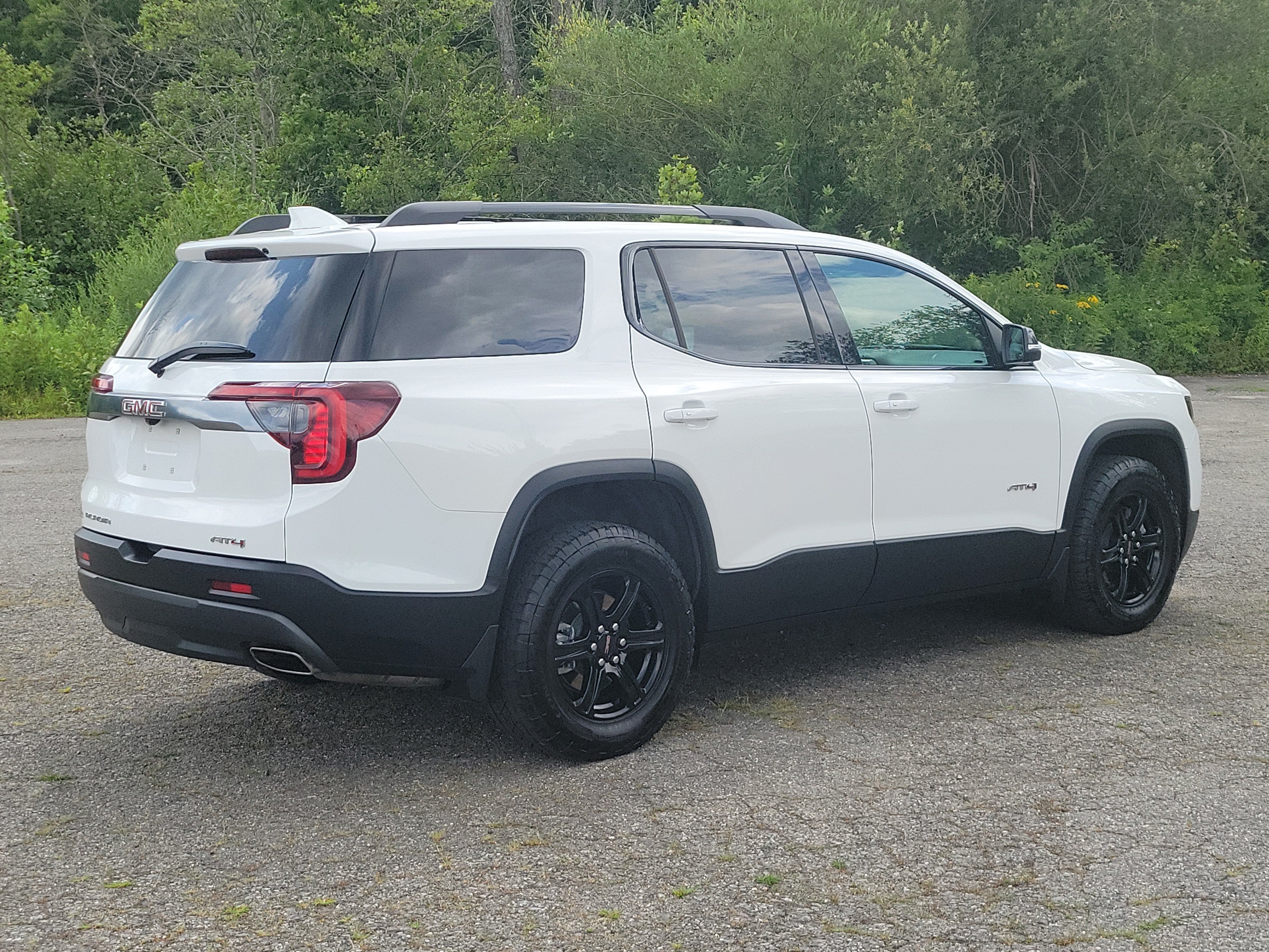 Used 2023 GMC Acadia AT4 w/ Technology Package AWD/4WD image 5