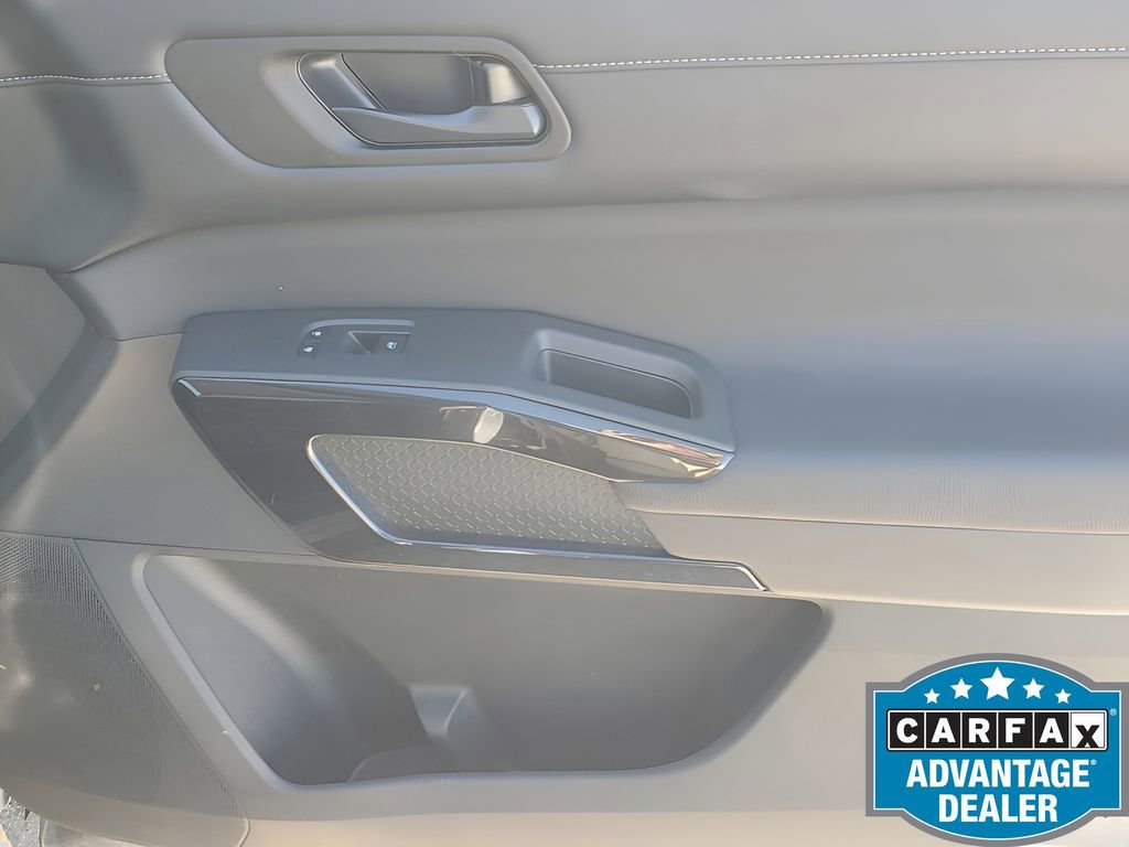 Used 2025 Nissan Pathfinder SV image 46