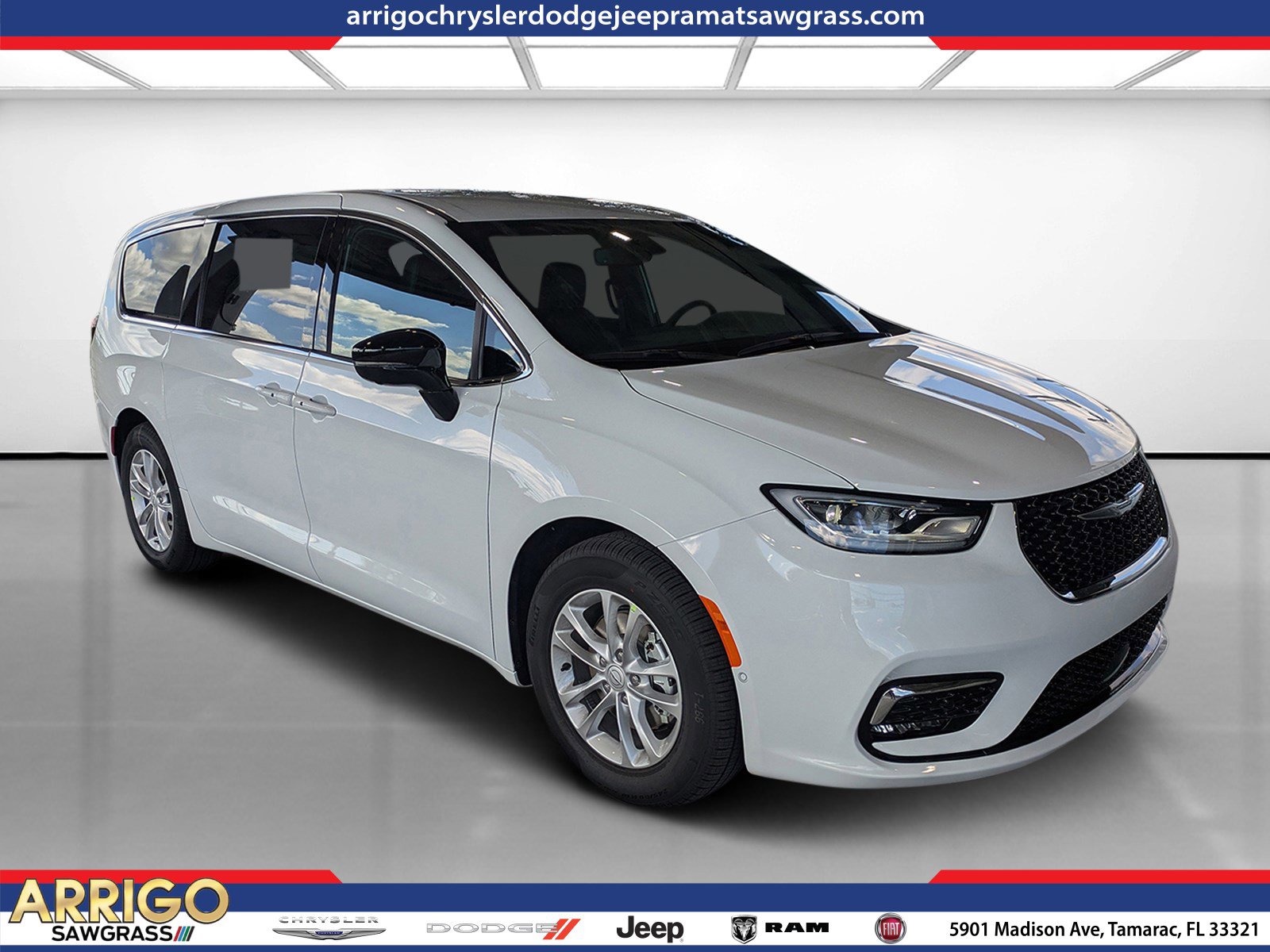 New 2026 Chrysler Pacifica Select image 1