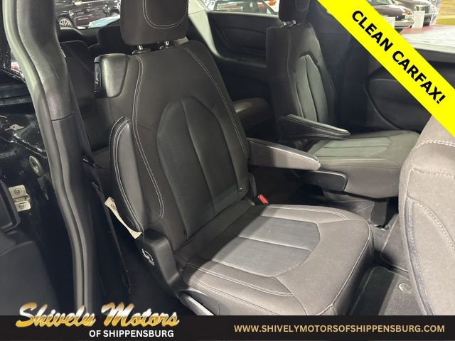 Used 2024 Chrysler Pacifica Touring image 34