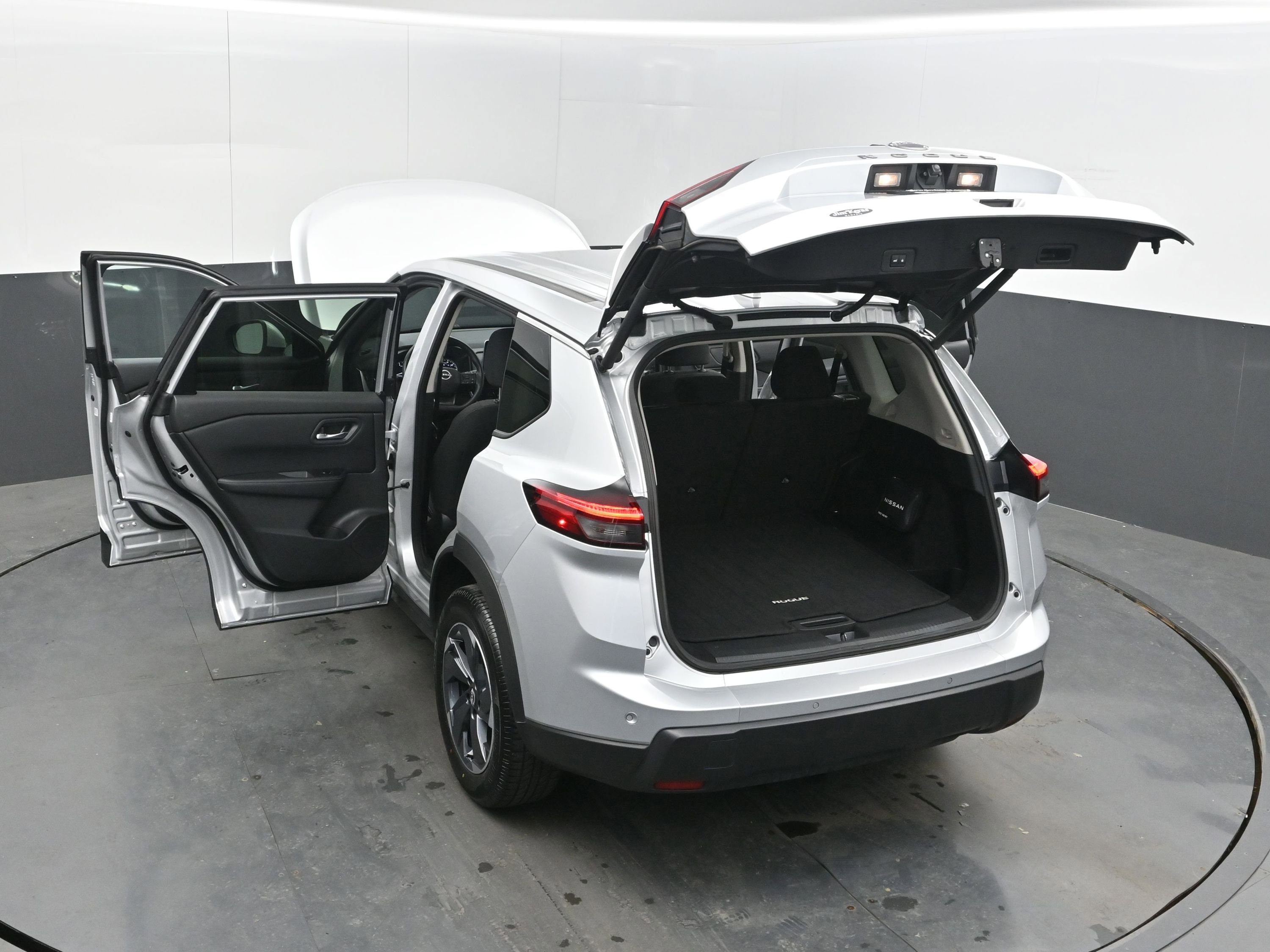 Used 2025 Nissan Rogue SV image 44