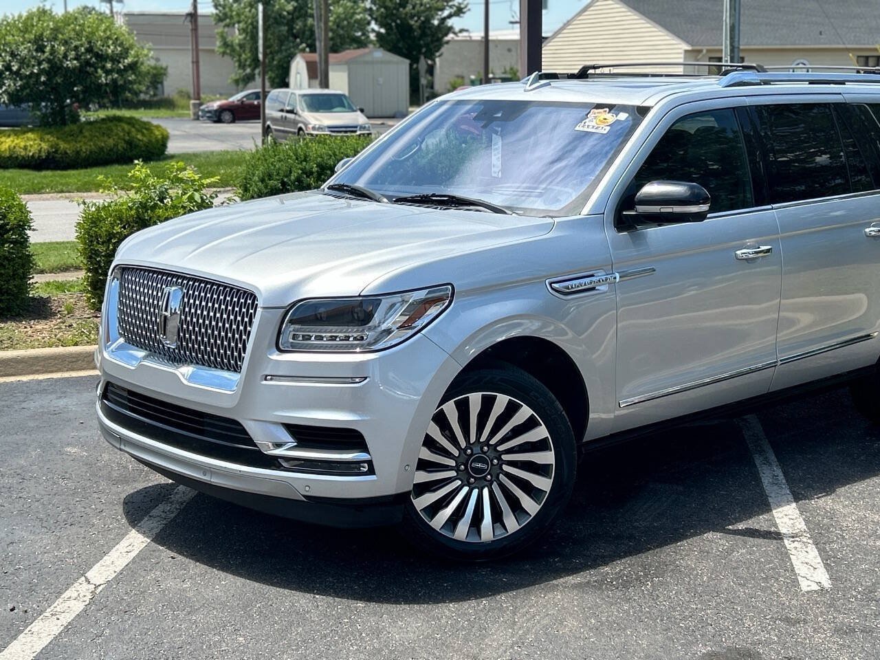 Used 2018 Lincoln Navigator L Reserve w/ Technology Package AWD/4WD image 3