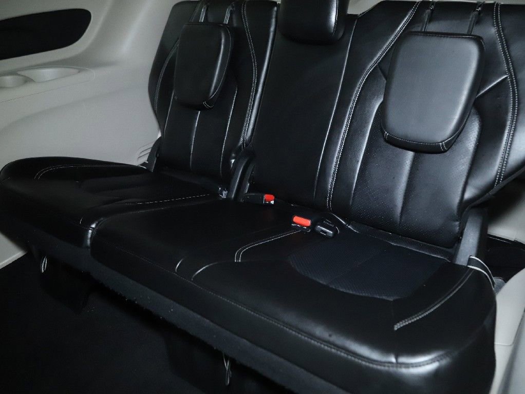 Used 2024 Chrysler Pacifica Touring-L image 13